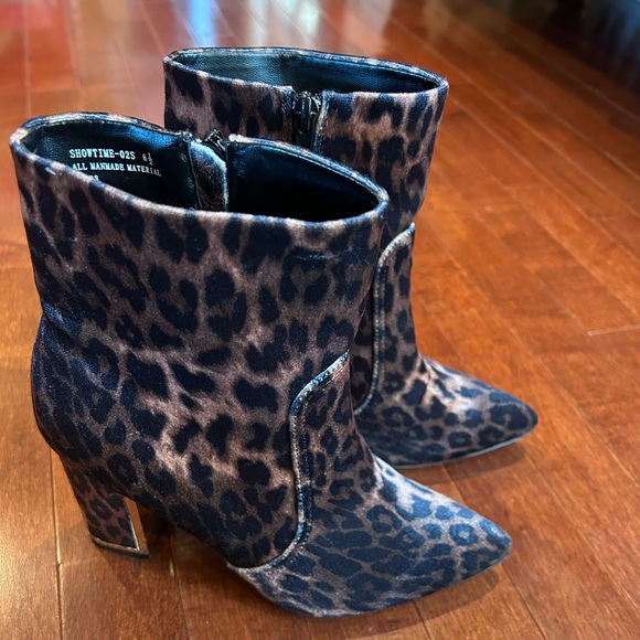 Velvet Leopard Boot - Picture 2 of 10